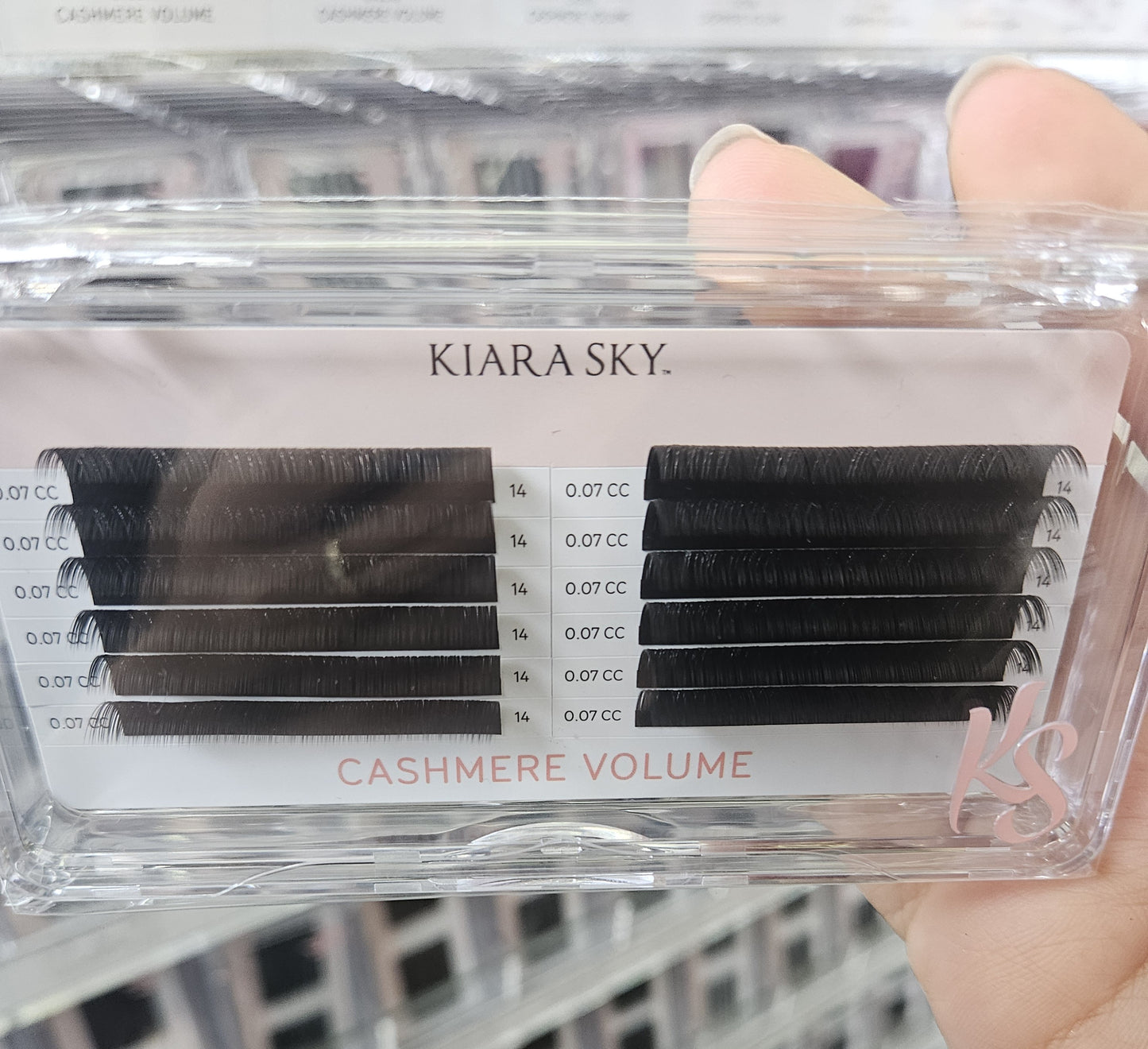 Kiara Sky Lash Extensions Cashmere Volume - 0.07 - CC - 14mm CVCC714